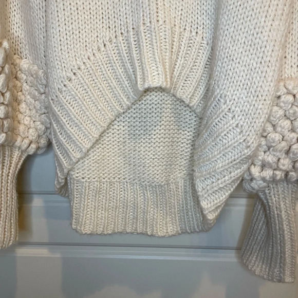 C/MEO Hold Tight Pom Pom Bubble Sleeve Sweater Size Small - Picture 5 of 11